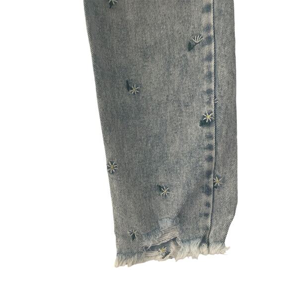 TinselTown Women Junior 5 Ditsy Daisy Embroidered Mom Jeans Mid-Waist - Picture 6 of 11